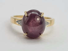 Load image into Gallery viewer, 0472: Vintage: 9ct Gold Cabochon Star Ruby Diamonds Ring - exquisite
