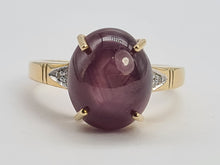 Load image into Gallery viewer, 0472: Vintage: 9ct Gold Cabochon Star Ruby Diamonds Ring - exquisite
