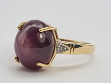 Load image into Gallery viewer, 0472: Vintage: 9ct Gold Cabochon Star Ruby Diamonds Ring - exquisite
