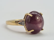 Load image into Gallery viewer, 0472: Vintage: 9ct Gold Cabochon Star Ruby Diamonds Ring - exquisite
