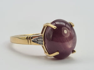 0472: Vintage: 9ct Gold Cabochon Star Ruby Diamonds Ring - exquisite