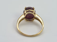 Load image into Gallery viewer, 0472: Vintage: 9ct Gold Cabochon Star Ruby Diamonds Ring - exquisite
