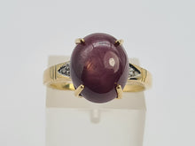 Load image into Gallery viewer, 0472: Vintage: 9ct Gold Cabochon Star Ruby Diamonds Ring - exquisite
