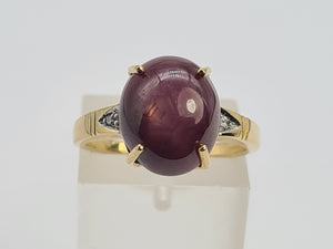 0472: Vintage: 9ct Gold Cabochon Star Ruby Diamonds Ring - exquisite