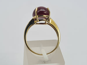 0472: Vintage: 9ct Gold Cabochon Star Ruby Diamonds Ring - exquisite