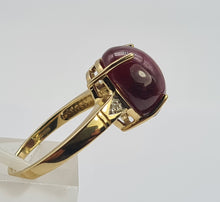 Load image into Gallery viewer, 0472: Vintage: 9ct Gold Cabochon Star Ruby Diamonds Ring - exquisite
