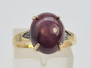 0472: Vintage: 9ct Gold Cabochon Star Ruby Diamonds Ring - exquisite