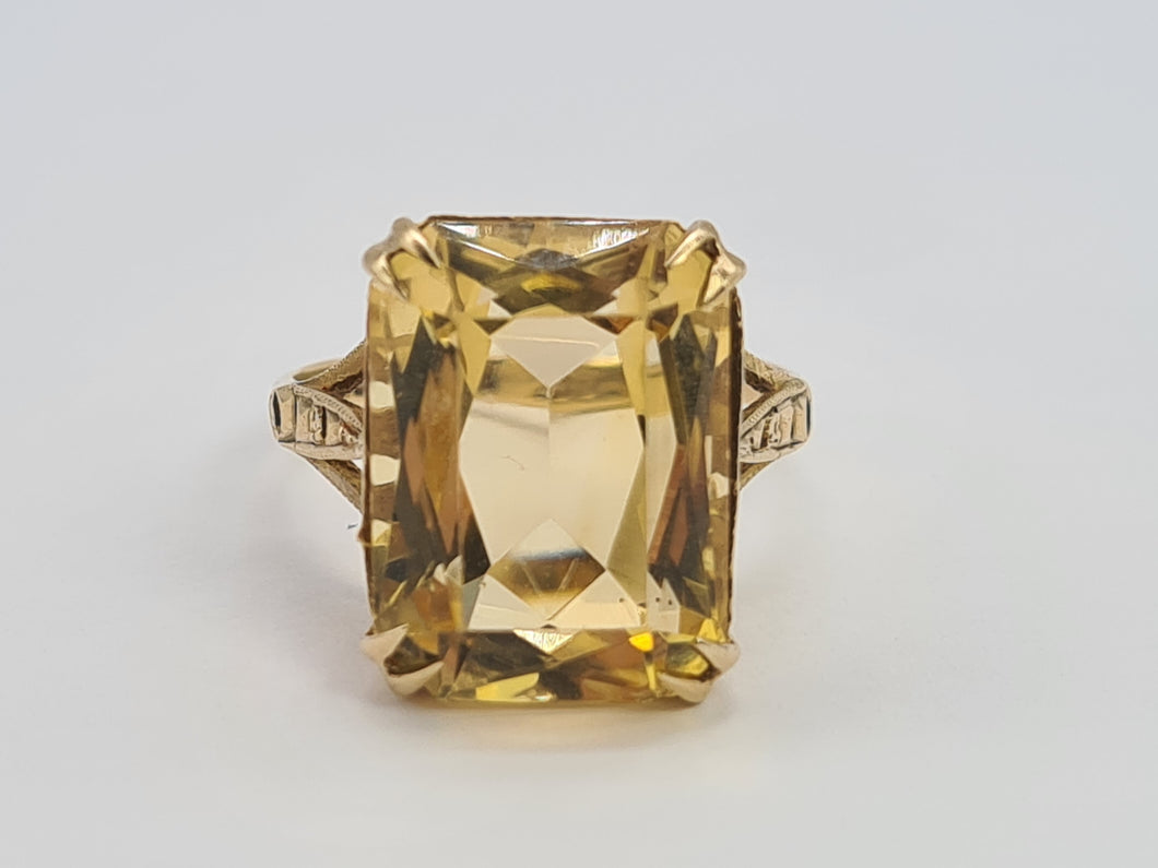 0464: Vintage: 9ct Gold Amarillo Emerald Cut Citrine Ring- Date-Mark 1966