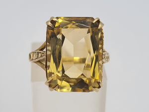 0464: Vintage: 9ct Gold Amarillo Emerald Cut Citrine Ring- Date-Mark 1966