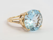 Load image into Gallery viewer, 5147: Vintage 9ct Gold Round Cut Azure Topaz Solitaire- Heavenly blue
