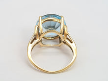 Load image into Gallery viewer, 5147: Vintage 9ct Gold Round Cut Azure Topaz Solitaire- Heavenly blue
