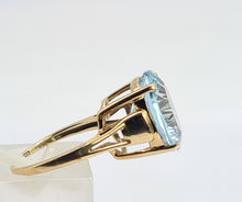 Load image into Gallery viewer, 5147: Vintage 9ct Gold Round Cut Azure Topaz Solitaire- Heavenly blue
