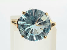 Load image into Gallery viewer, 5147: Vintage 9ct Gold Round Cut Azure Topaz Solitaire- Heavenly blue
