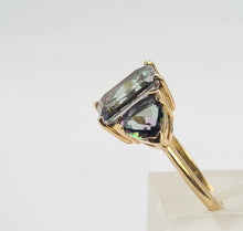 Load image into Gallery viewer, 0406: Vintage: 9ct Gold Caribbean Topaz Trilogy Ring- geometric symmetry, lovely colours
