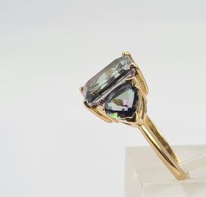 0406: Vintage: 9ct Gold Caribbean Topaz Trilogy Ring- geometric symmetry, lovely colours