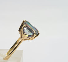 Load image into Gallery viewer, 0406: Vintage: 9ct Gold Caribbean Topaz Trilogy Ring- geometric symmetry, lovely colours
