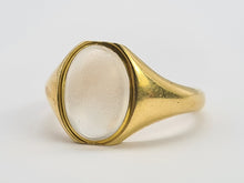 Load image into Gallery viewer, 0410: Vintage &amp; Old 18ct Gold Cabochon Cut Moonstone Ring- a rare find
