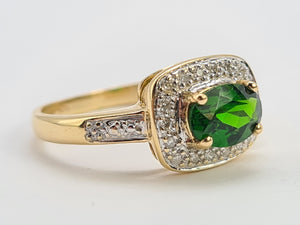 0413: Vintage: 14ct Gold Green Diopside 16 Diamonds Art Deco Style Dress Ring