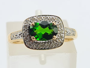 0413: Vintage: 14ct Gold Green Diopside 16 Diamonds Art Deco Style Dress Ring