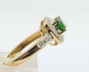 0413: Vintage: 14ct Gold Green Diopside 16 Diamonds Art Deco Style Dress Ring