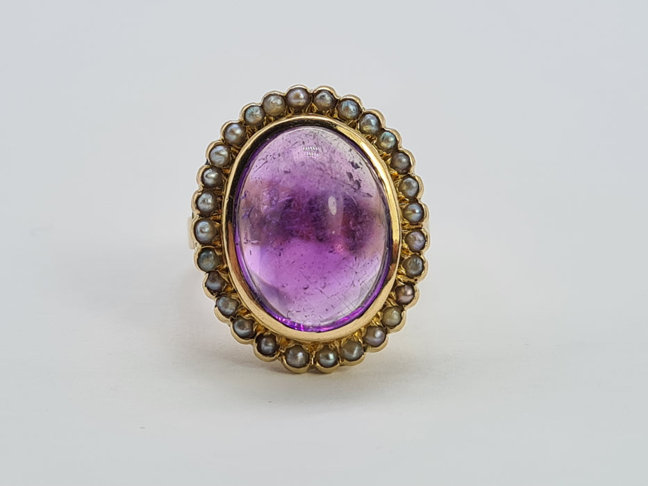 6395: Vintage: 18ct Gold "Carbuncle" Lilac Amethysts 28 Seed Pearls Ring