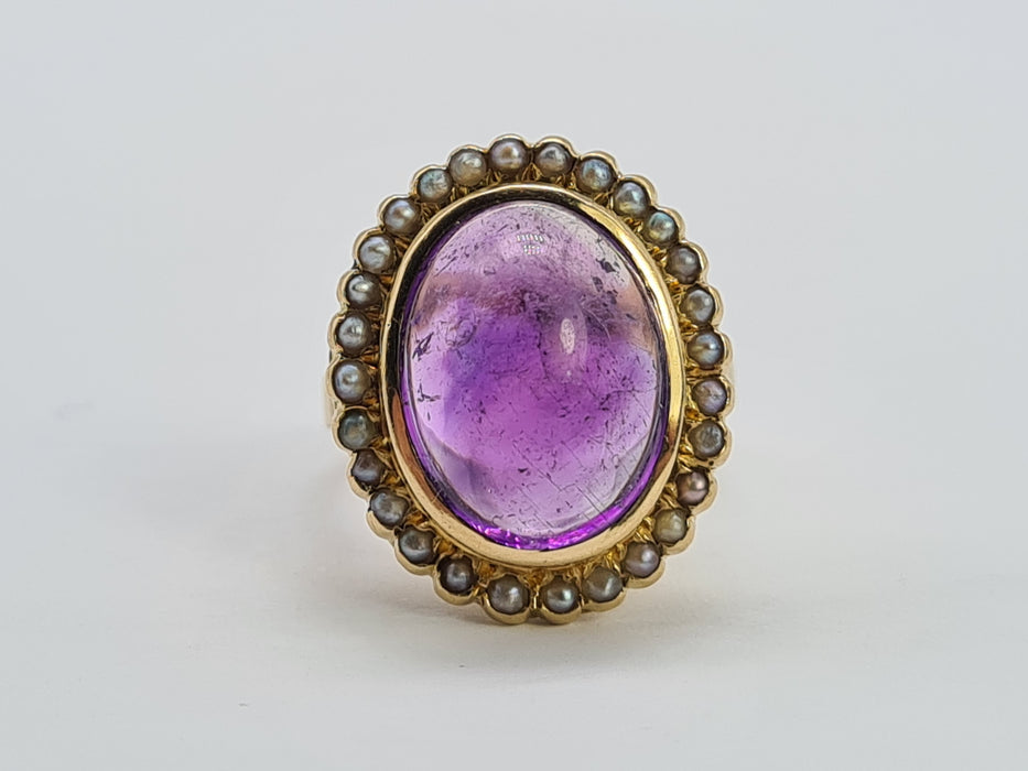 6395: Vintage: 18ct Gold "Carbuncle" Lilac Amethysts 28 Seed Pearls Ring