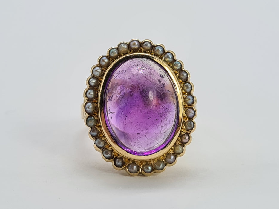 6395: Vintage: 18ct Gold "Carbuncle" Lilac Amethysts 28 Seed Pearls Ring
