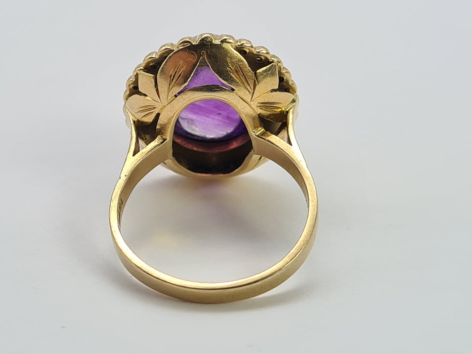 6395: Vintage: 18ct Gold "Carbuncle" Lilac Amethysts 28 Seed Pearls Ring