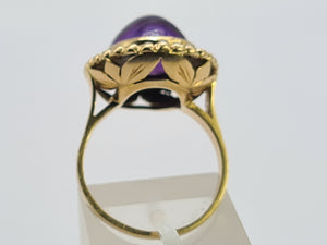 0414: Vintage: 18ct Gold "Carbuncle" Lilac Amethysts 28 Seed Pearls Ring