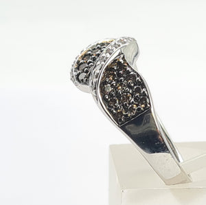 0443: Vintage 9ct White Gold Cognac Diamonds & Diamonds Ring- sparkling statement