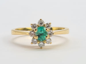 0450 Vintage: 18ct Gold Emerald Diamonds Daisy Flower Head Ring- Lovely