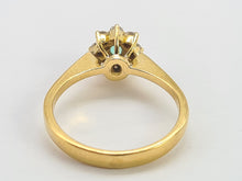 Load image into Gallery viewer, 0450 Vintage: 18ct Gold Emerald Diamonds Daisy Flower Head Ring- Lovely
