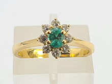 Load image into Gallery viewer, 0450 Vintage: 18ct Gold Emerald Diamonds Daisy Flower Head Ring- Lovely
