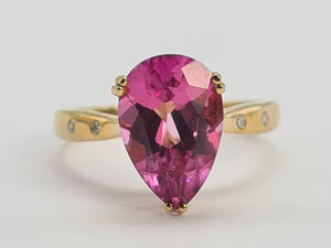 0473: Vintage 9ct Gold Pear Cut Pink Topaz Diamonds Cocktail Ring- lovely combination