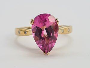 0473: Vintage 9ct Gold Pear Cut Pink Topaz Diamonds Cocktail Ring- lovely combination