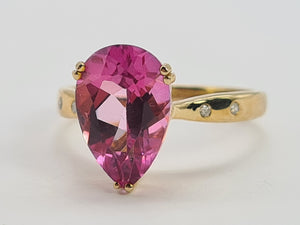 0473: Vintage 9ct Gold Pear Cut Pink Topaz Diamonds Cocktail Ring- lovely combination