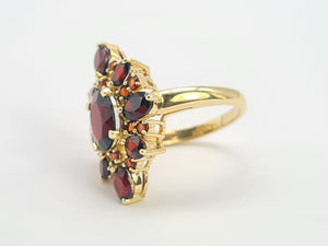 0524: Vintage: 9ct Gold 23 Red Garnets Geometric Set Cocktail Ring-