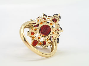 0524: Vintage: 9ct Gold 23 Red Garnets Geometric Set Cocktail Ring-