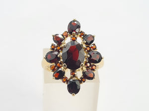 0524: Vintage: 9ct Gold 23 Red Garnets Geometric Set Cocktail Ring-