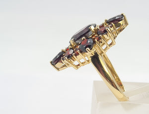 0524: Vintage: 9ct Gold 23 Red Garnets Geometric Set Cocktail Ring-