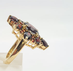 0524: Vintage: 9ct Gold 23 Red Garnets Geometric Set Cocktail Ring-