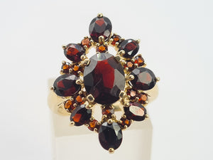 0524: Vintage: 9ct Gold 23 Red Garnets Geometric Set Cocktail Ring-