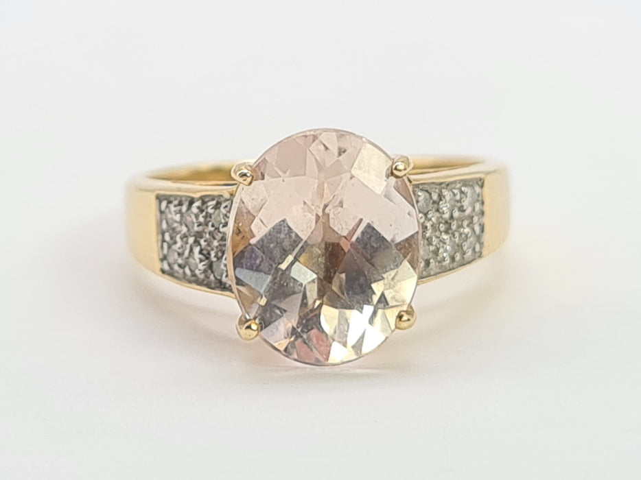 0537 Vintage: 9ct Yellow Gold Oval Morganite & Natural Diamond Ring