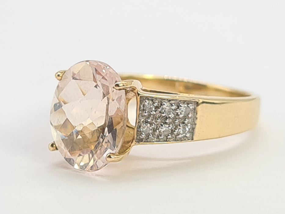0537 Vintage: 9ct Yellow Gold Oval Morganite & Natural Diamond Ring