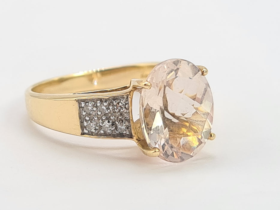 0537 Vintage: 9ct Yellow Gold Oval Morganite & Natural Diamond Ring