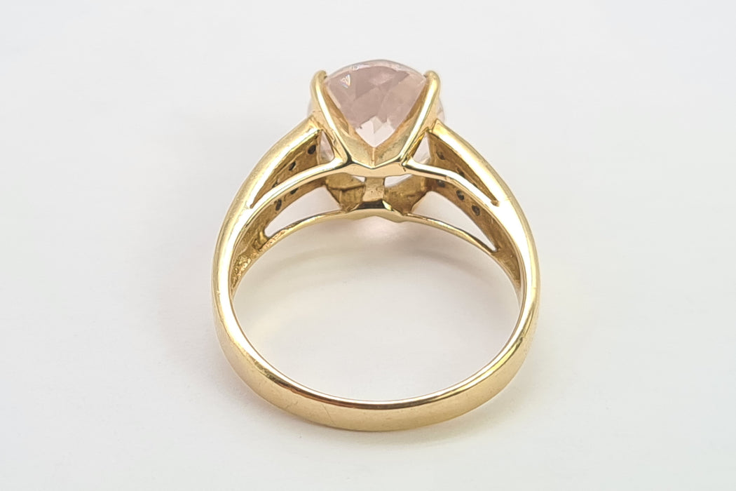 0537 Vintage: 9ct Yellow Gold Oval Morganite & Natural Diamond Ring