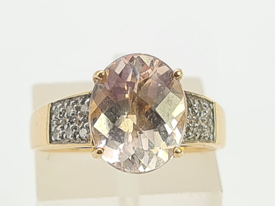 0537 Vintage: 9ct Yellow Gold Oval Morganite & Natural Diamond Ring
