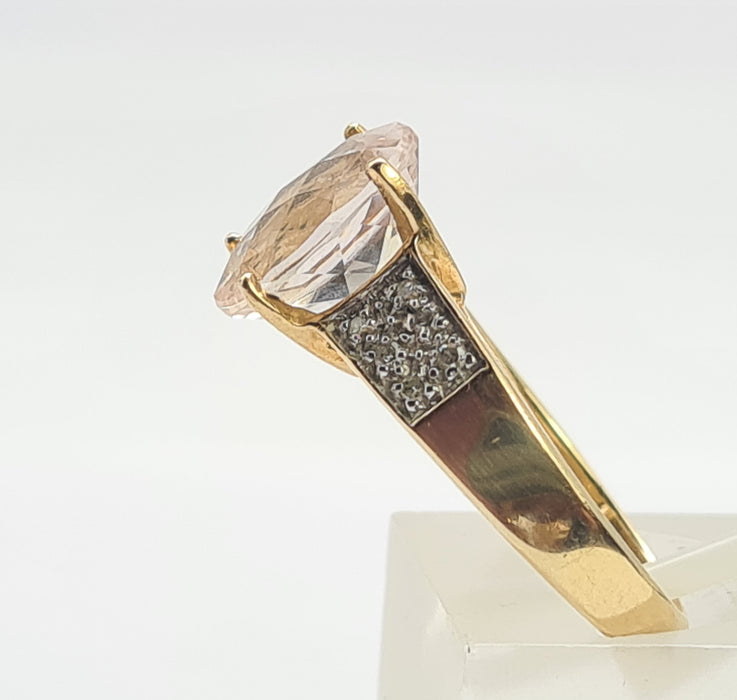 0537 Vintage: 9ct Yellow Gold Oval Morganite & Natural Diamond Ring