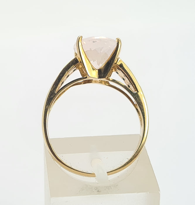 0537 Vintage: 9ct Yellow Gold Oval Morganite & Natural Diamond Ring