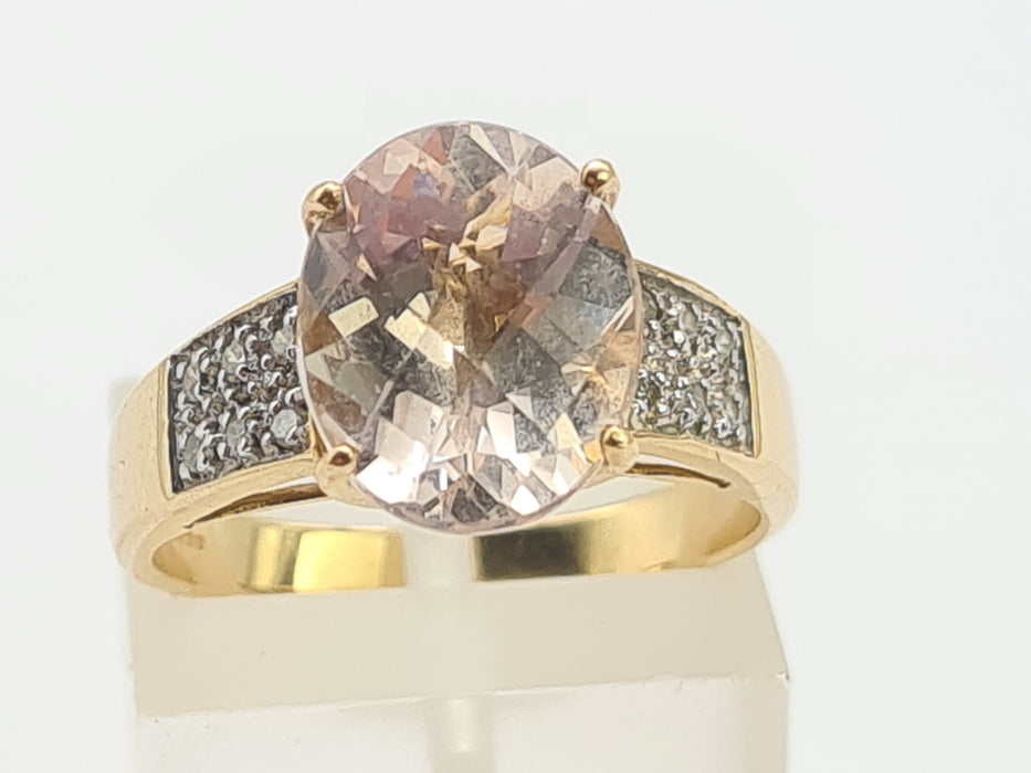 0537 Vintage: 9ct Yellow Gold Oval Morganite & Natural Diamond Ring